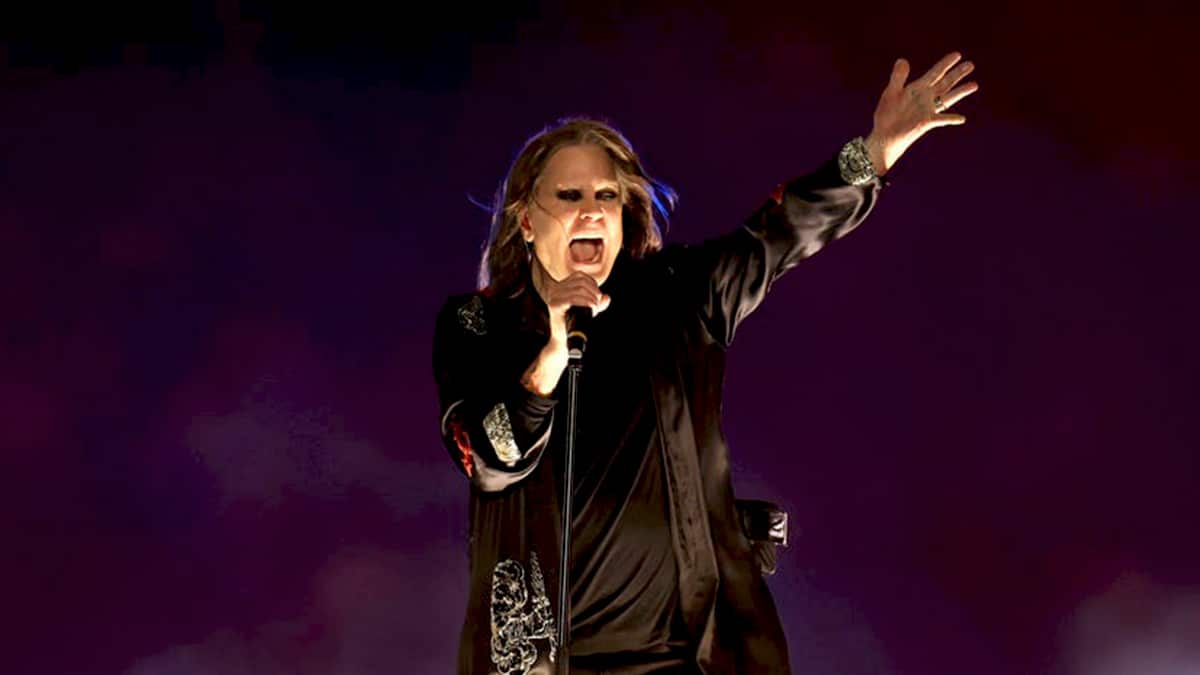 Ozzy Osbourne se retira de los escenarios a los 74 años por problemas de salud