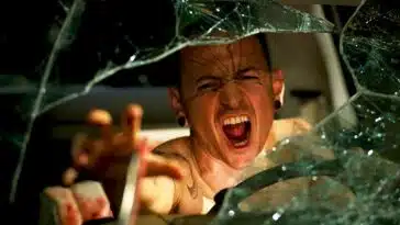 Chester Bennington en la película Saw