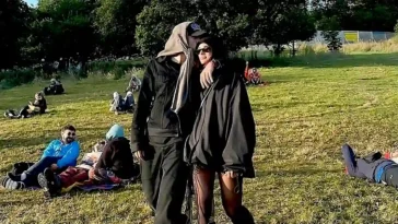Las fotos que lo confirman: Dua Lipa y Callum Turner ya son novios