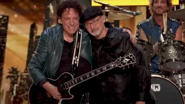 Journey interpreta "Don't Stop Believin'" junto al ganador de America's Got Talent